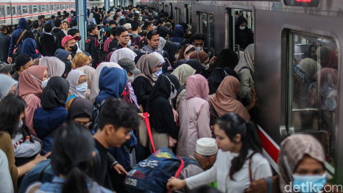 BPS: 7,35 Juta Orang RI Menganggur, Lulusan SMK atau Sarjana yang Terbanyak?  Baca artikel detikedu,